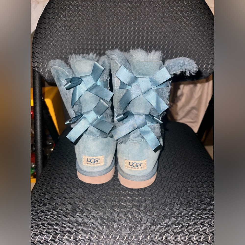 Light Blue Uggs with bows on back!